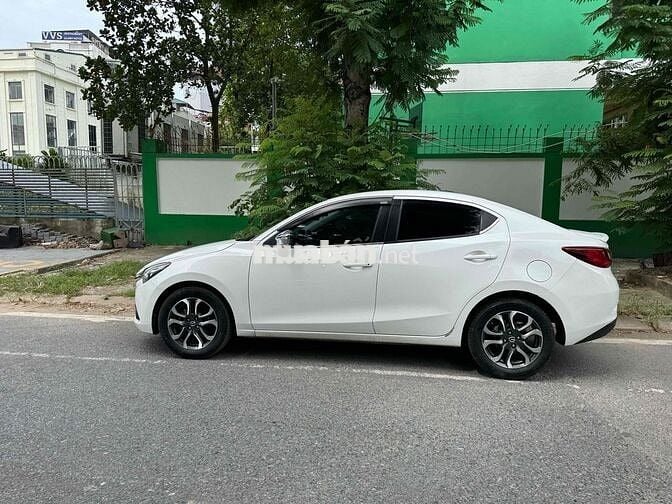 Mazda 2 2016  1.5 AT Sedan - 85000 km