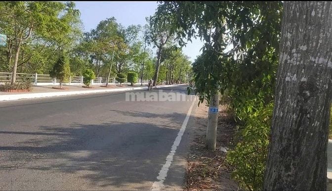 Bán nhà mặt tiền đường Bạch Đằng, Thành Phố Trà Vinh, 4x30m, nở hậu