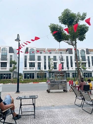 HIẾM Cần bán nhà mặt tiền đường lớn17m dt75M2 4Tầng mt5m giá 1,2 tỷ 