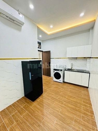 bán gấp nhà quận 11, sổ vuông vức, 4.5xx10m2, hẻm ô tô