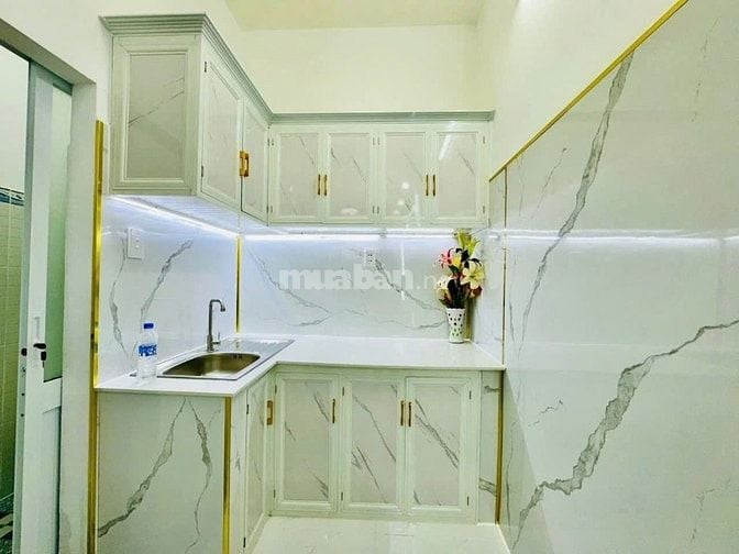 Nhà  1 trệt  1 lầu  nhà  mới  vào  ở liền 