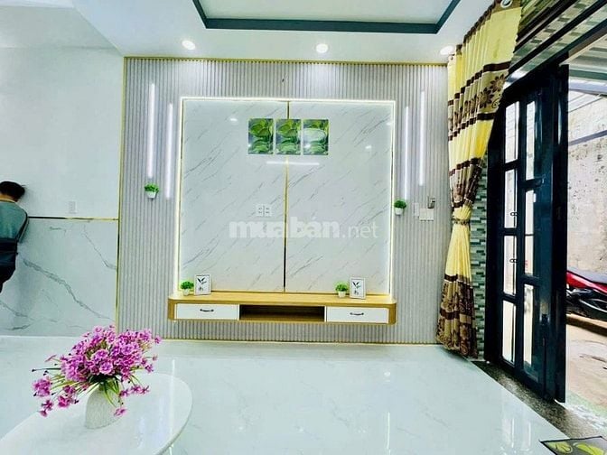Nhà  1 trệt  1 lầu  nhà  mới  vào  ở liền 