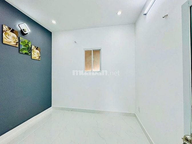 Nhà  1 trệt  1 lầu  nhà  mới  vào  ở liền 