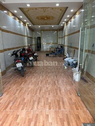NHÀ 1 TRỆT 1 LỮNG 3 LẦU, SÂN THƯỢNG CÓ THANG MÁY. BẾN VÂN ĐỒN, Q4