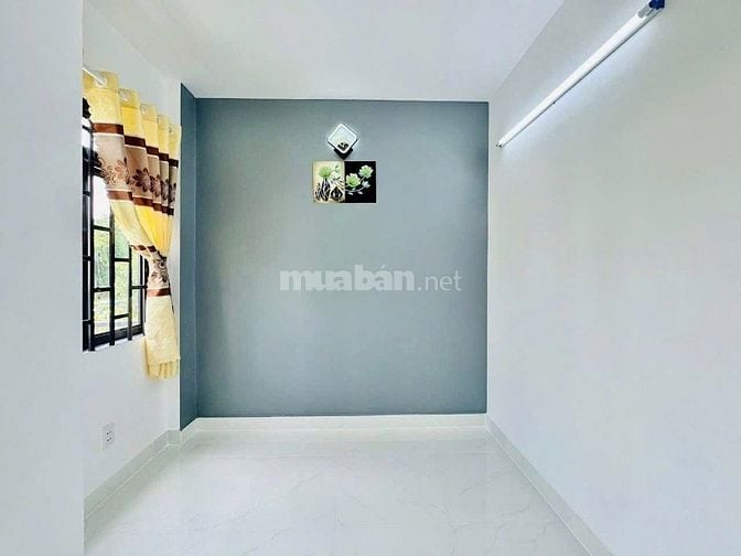 Nhà  1 trệt  1 lầu  nhà  mới  vào  ở liền 
