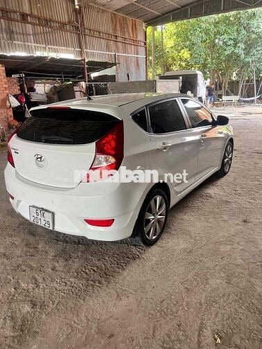 Hyundai Accent 2015 1.4 AT Hatchback - 98000 km