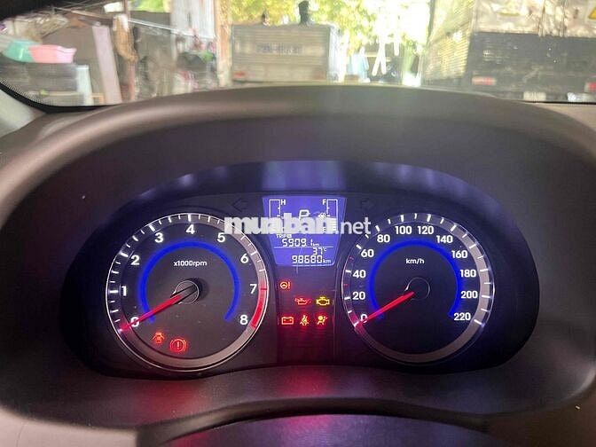Hyundai Accent 2015 1.4 AT Hatchback - 98000 km