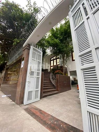 BIỆT THỰ SÂN VƯỜN NGUYỄN VĂN TRỖI - 8M X 21M - TRỆT 3 TẦNG - GIÁ TỐT