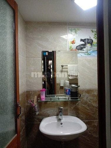 Nhà trung tâm quận 4, trong hẻm, yên tĩnh. 