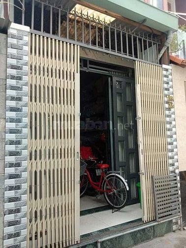 Nhà trung tâm quận 4, trong hẻm, yên tĩnh. 