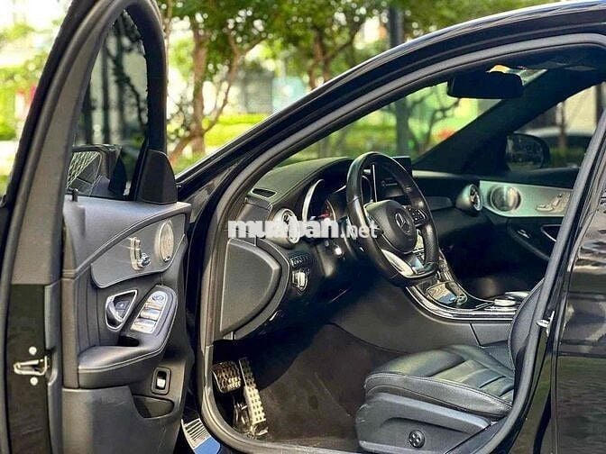 Mercedes Benz C Class 2018 C300 AMG - 70000 km