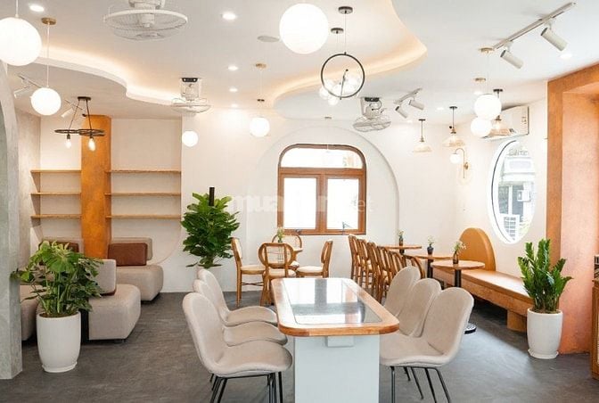 CHO THUÊ NHÀ LÔ GÓC TT CẦU GIẤY - PHỐ NGUYỄN THỊ ĐỊNH - 520M2