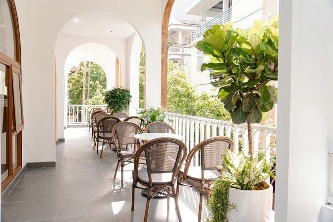 CHO THUÊ NHÀ LÔ GÓC TT CẦU GIẤY - PHỐ NGUYỄN THỊ ĐỊNH - 520M2