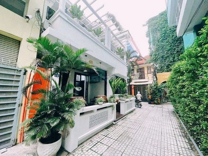 BIỆT THỰ MẶT TIỀN TRUNG TÂM QUẬN 1 - PHAN KẾ BÍNH - 2 TẦNG SÂN VƯỜN