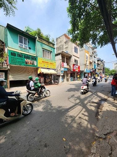 Chính chủ đứng tên sổ đỏ bán nhà đất số 143 mặt phố Đê La Thành, phườn