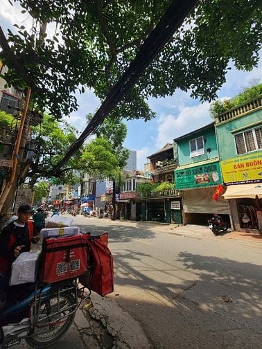 Chính chủ đứng tên sổ đỏ bán nhà đất số 143 mặt phố Đê La Thành, phườn