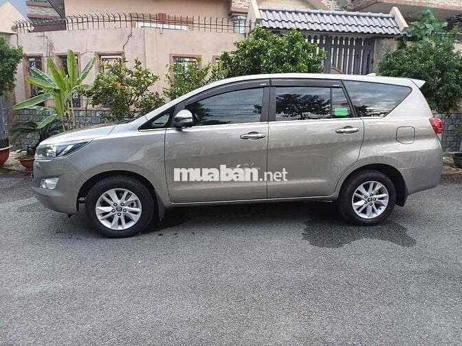 GĐ cần bán Toyota Innova 2017 số sàn