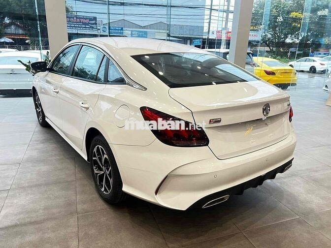MG MG5 2024 - 10 km