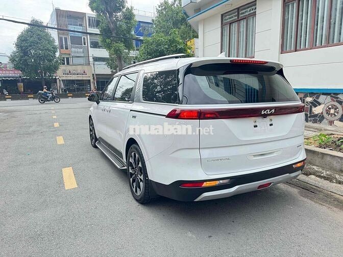 Kia Carnival 2022 2.2D Luxury 8 chỗ - 50000 km