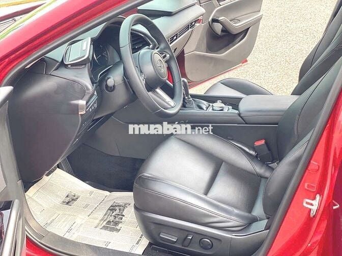Mazda 3 2023 1.5L Luxury - 12000 km