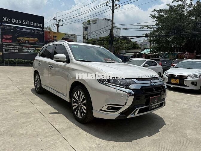 Mitsubishi Outlander Premium 2022 Trắng - Odo 46k