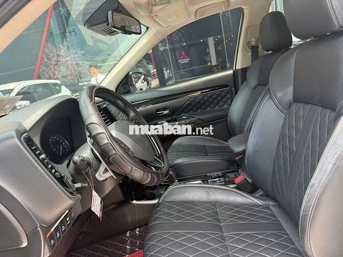 Mitsubishi Outlander Premium 2022 Trắng - Odo 46k