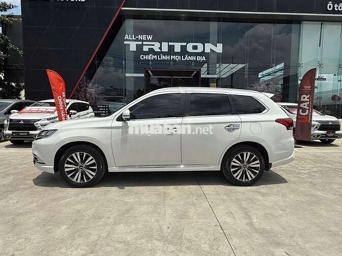 Mitsubishi Outlander Premium 2022 Trắng - Odo 46k