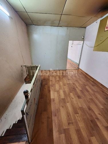 Chính chủ đứng tên sổ đỏ bán nhà đất số 143 mặt phố Đê La Thành, phườn