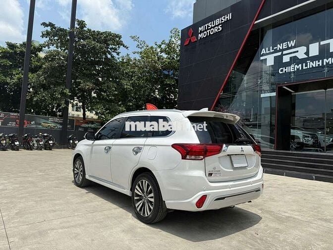 Mitsubishi Outlander Premium 2022 Trắng - Odo 46k