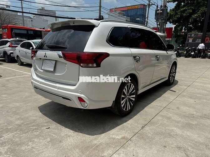 Mitsubishi Outlander Premium 2022 Trắng - Odo 46k