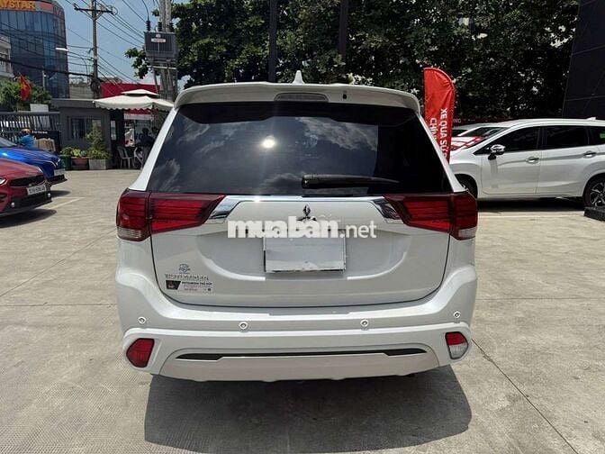 Mitsubishi Outlander Premium 2022 Trắng - Odo 46k