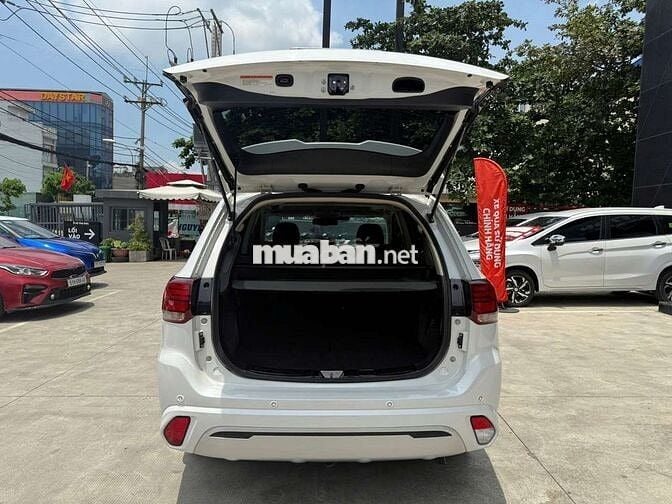 Mitsubishi Outlander Premium 2022 Trắng - Odo 46k