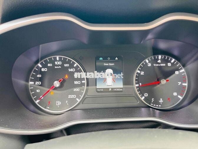 MG ZS 2024 Luxury 1.5 AT 2WD - 14000 km