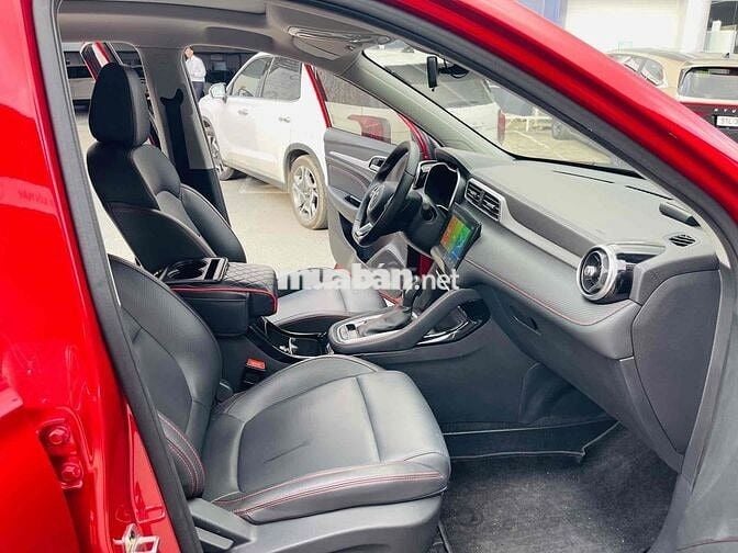 MG ZS 2024 Luxury 1.5 AT 2WD - 14000 km