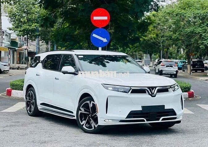 VINFAST VF8 - TRẢ TRƯỚC 195TR NHẬN XE (KÈM PIN)