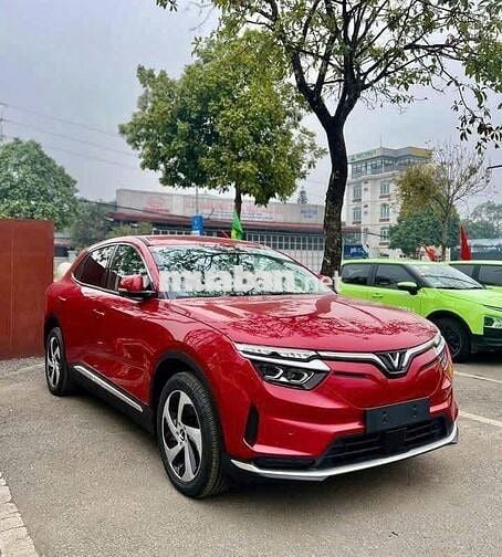 VINFAST VF8 - TRẢ TRƯỚC 195TR NHẬN XE (KÈM PIN)