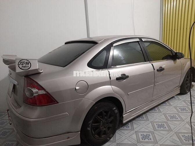 Ford Focus 2.0 số sàn