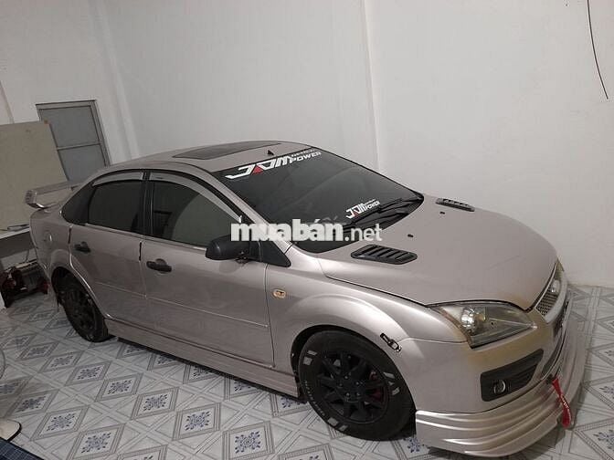 Ford Focus 2.0 số sàn