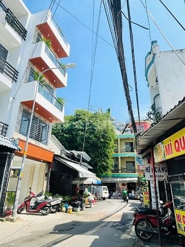 Bán nhà 3 tầng mặt tiền KD 4,5x23m 107/ Nguyễn Văn Khối