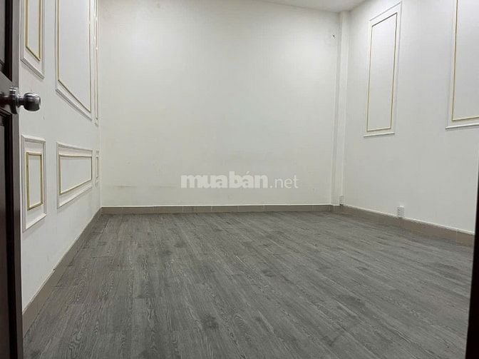 Chính chủ cho thuê MTKD 37 Hồ Bá Kiện, Quận 10, DT: 8x16, DTSD 500m2.
