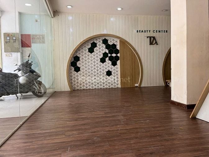 Chính chủ cho thuê MTKD 37 Hồ Bá Kiện, Quận 10, DT: 8x16, DTSD 500m2.