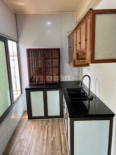 Chính chủ cần bán nhà tập thể diện tích sử dụng 100m2, gần hồ Kim Đồng