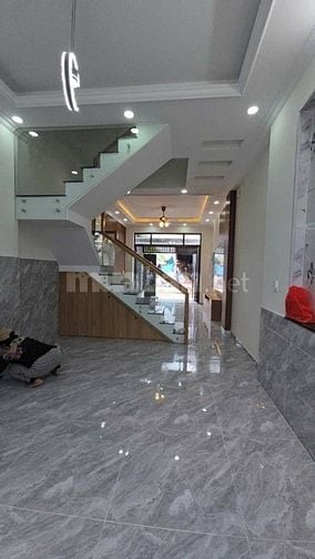 NHÀ ĐẸP THIẾT KẾ HIỆN ĐẠI, CHỈ VIỆC XÁCH VALI VỀ Ở CHỈ NHỈNH 5 TỶ