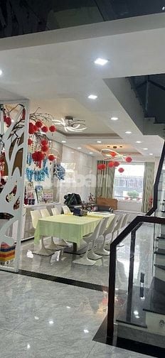 Nhà 10x19m, 1 hầm 3 lầu, KDC Dương Hồng, Bình Hưng B/C
