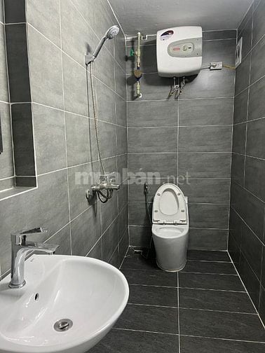 Chính chủ cần bán nhà tập thể diện tích sử dụng 100m2, gần hồ Kim Đồng