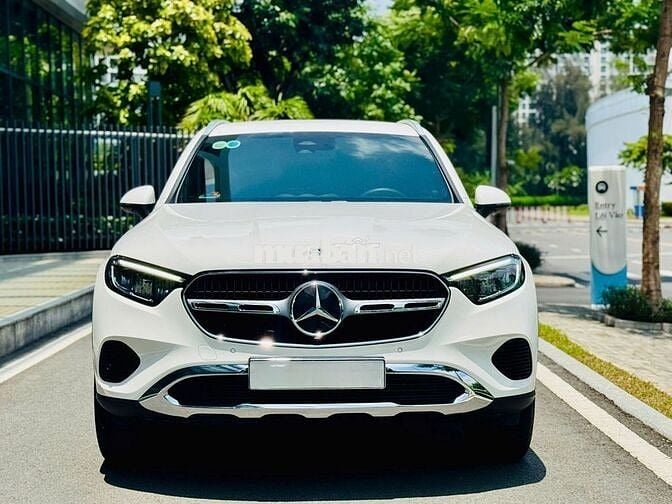Mercedes GLC200 4Matic sx 2023 odo 12,800 Km chuẩn