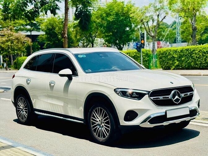 Mercedes GLC200 4Matic sx 2023 odo 12,800 Km chuẩn
