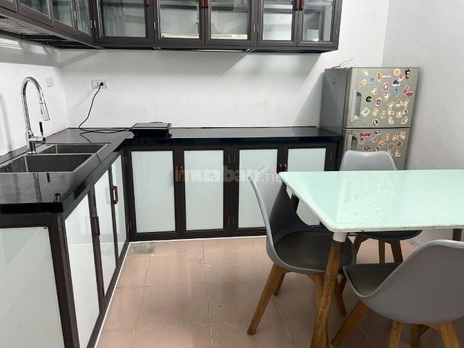 Chính chủ cần bán nhà tập thể diện tích sử dụng 100m2, gần hồ Kim Đồng