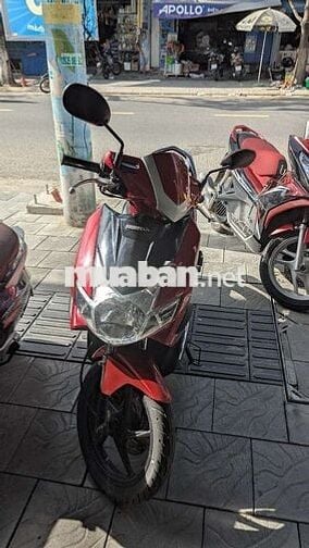 Xe ablade màu đỏ đen