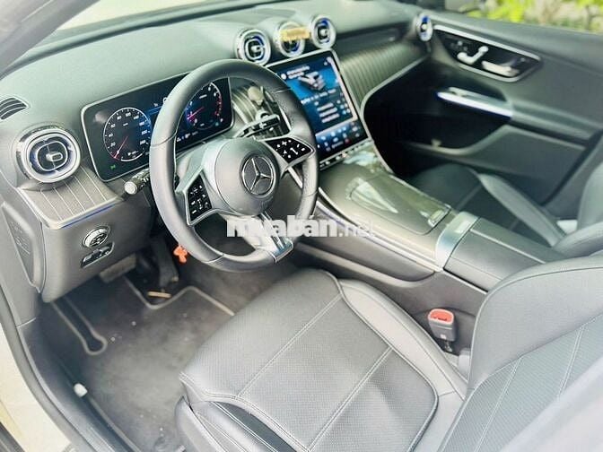 Mercedes GLC200 4Matic sx 2023 odo 12,800 Km chuẩn